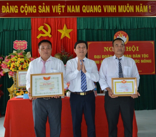 Hình ảnh cho bài viết Tây Hòa trao 21 giải thưởng tuyến đường nông thôn mới kiểu mẫu nâng cao và nhân rộng, nhà văn hóa khu dân cư kiểu mẫu năm 2024   